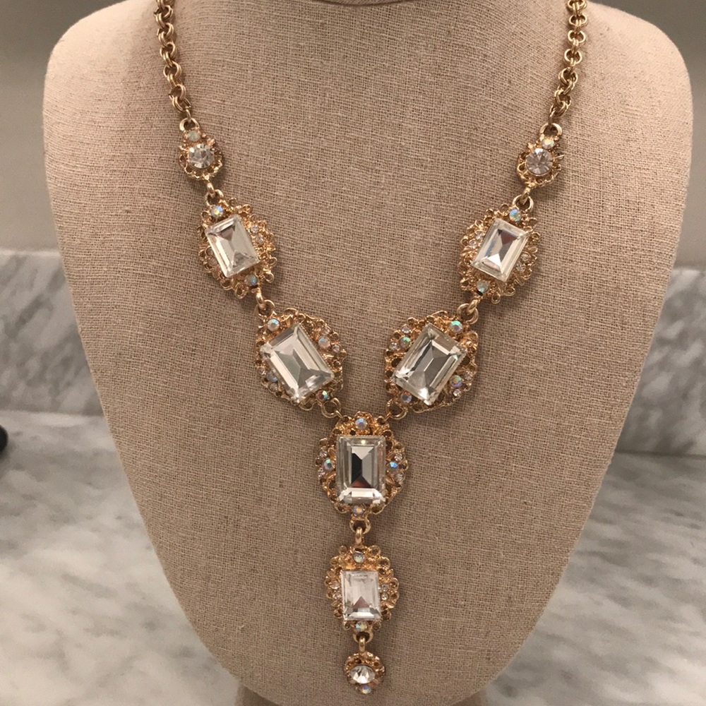 Gold Necklace with tear drop design